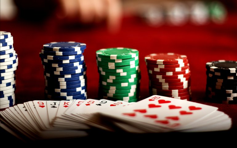 fichas y cartas de casino
