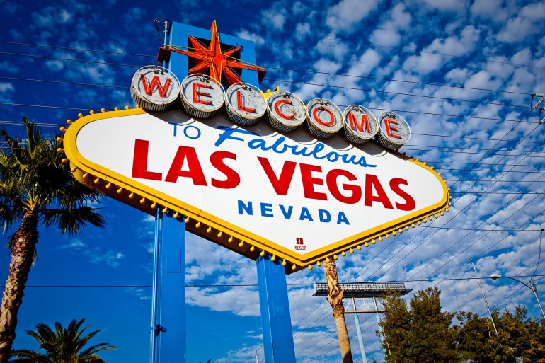 Un cartel que invita a lo fabuloso en Las Vegas, Nevada