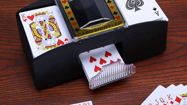 Barajar en falso en Baccarat
