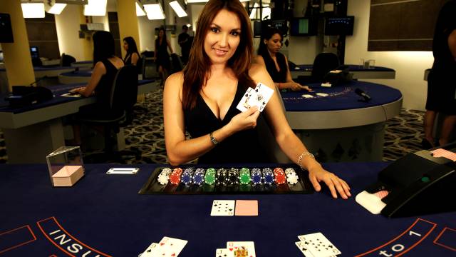 Cómo leer a los crupieres de blackjack