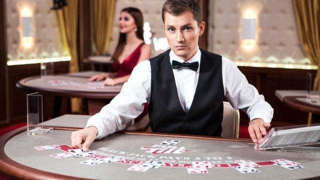 Guía de propinas para crupieres de casino: Etiqueta y buenas prácticas