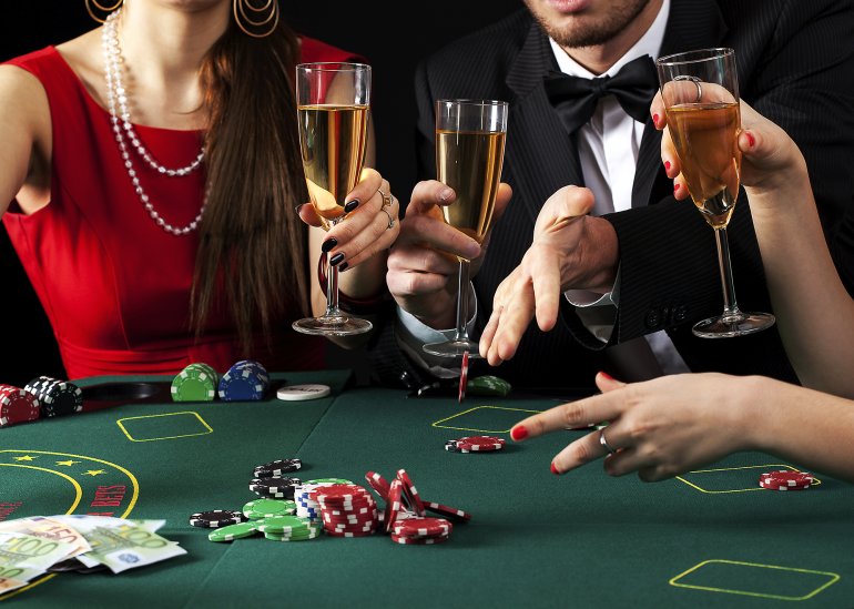 Servicios de casino gratuitos: alcohol y otras bebidas