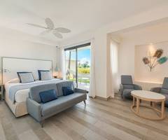 Catalonia Bavaro Beach, Golf & Casino Resort: Suite Junior Deluxe Privilegiada