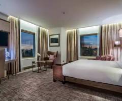 Merit Montenegro Casino: Habitación King Deluxe con vistas al parque