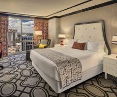 Paris Resort Casino: Dormitorio Burgundy King