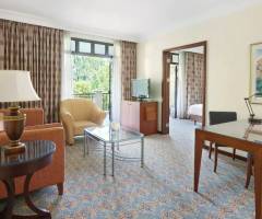 Regency Casino Thessaloniki: Regency Suite Vista Piscina Acceso Club con 1 Cama King