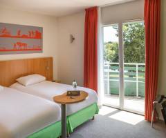 Casino Bourbon Lancy: Habitación estándar con dos camas individuales