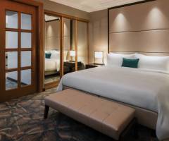 Casino at JW Marriott Bucharest Grand Hotel: Suite ejecutiva, Suite de 1 dormitorio, 1 Rey, Sofá cama