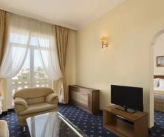 Princess Trimontium Casino: Habitación con 1 cama de matrimonio y bañera de hidromasaje
