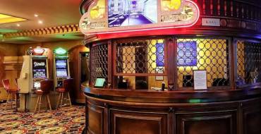 Admiral Casino Akropolis Vilnius: Una pequeña sala de máquinas tragaperras