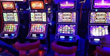 Casino Barriere Biarritz: Máquinas tragaperras con bote