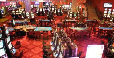 Casino Rouge et Noir Saint Martin: Autómatas y juegos de mesa