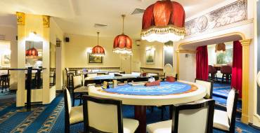 Fair Play Casino Serbia: Elegante sala de póquer