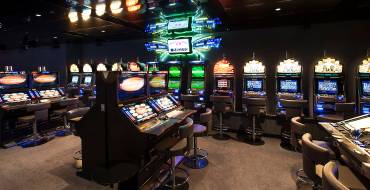 Grand Casino Bern at Kursaal Hotel: La zona de máquinas expendedoras