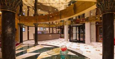 Mulino Lux Casino Hotel: Amplio vestíbulo