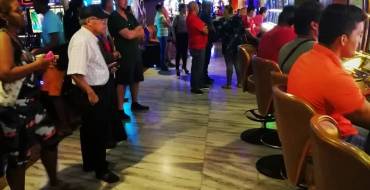Ocean Sun Casino: Algunos juegan y otros esperan su turno