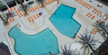 Oyo Hotel & Casino Las Vegas: Piscina en el complejo