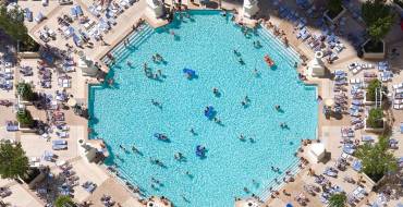 Paris Resort Casino: Piscina octogonal