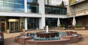 Royal Casino SPA & Hotel Resort: Moderno casino y hotel