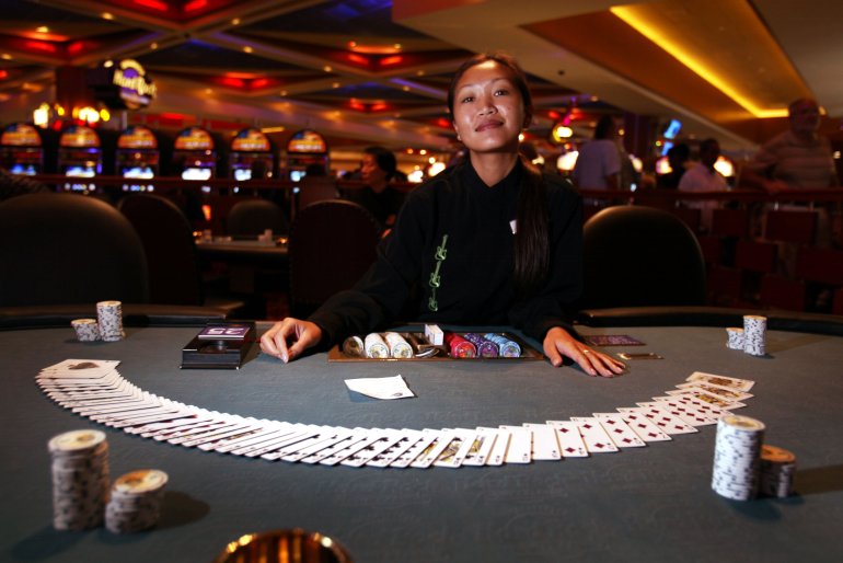 Crupier en el Casino Indio